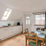Lexi With Roof Terrace Apartment