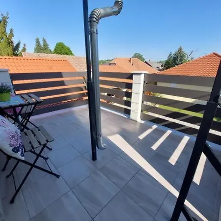 Lexi With Roof Terrace Apartman *
