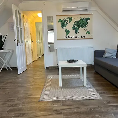 Lexi With Roof Terrace Apartment