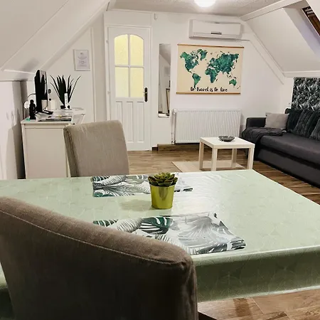 Lexi With Roof Terrace Apartman