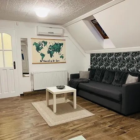 Lexi With Roof Terrace Apartment